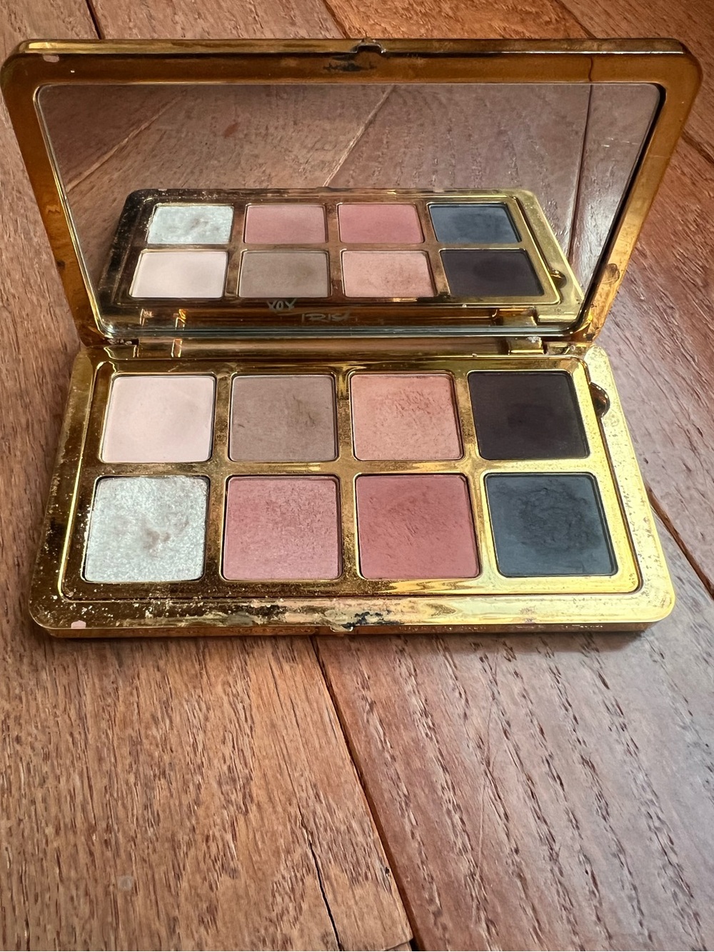 Trish McEvoy Neutral & Rose Eyeshadow Palette - 8 shades
Makeup